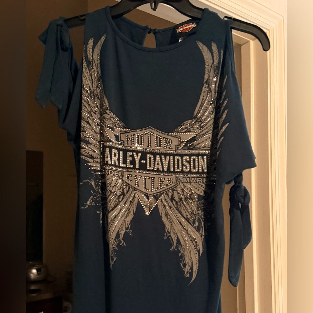 Harley-Davidson green cold shoulder with bling  Harley graphic. Runs big.